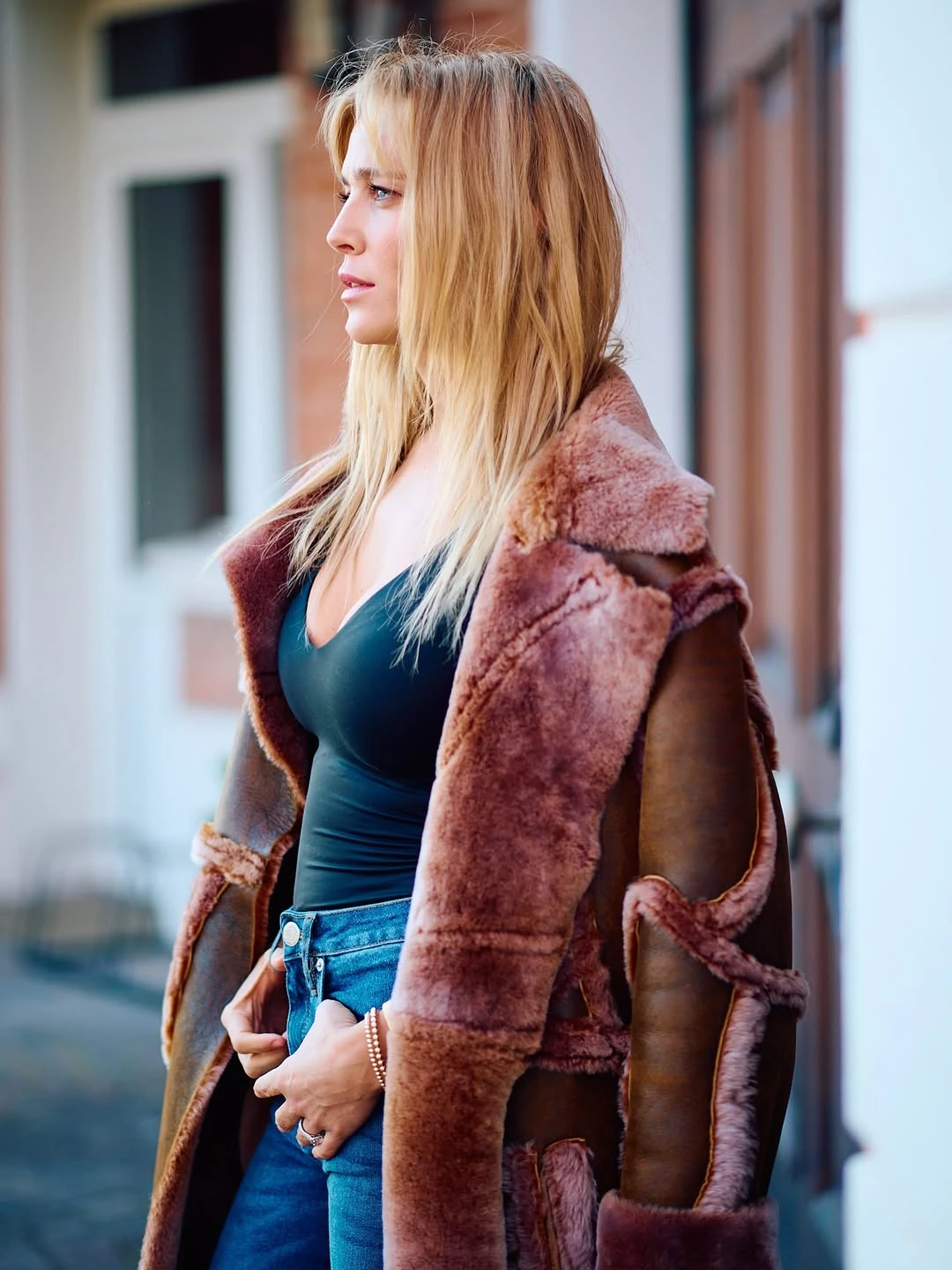 Luisana Lopilato tiene el tapado más chic y trendy de la temporada