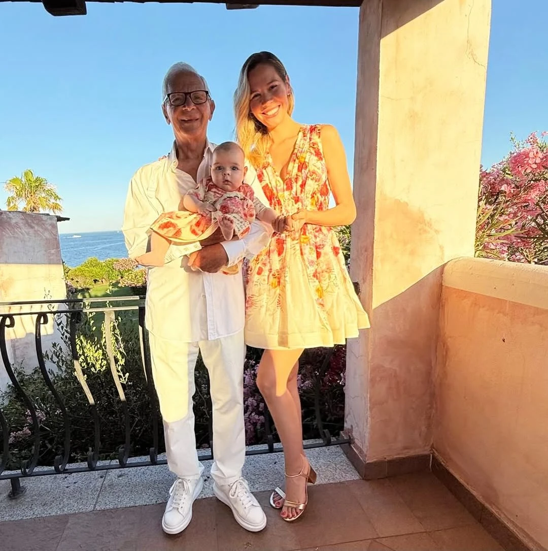 Elina Costantini y su hija Kahlo marcan tendencia con looks twinning desde Cerdeña