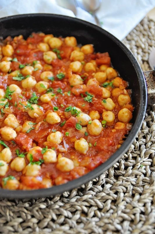Estofado veggie con garbanzos, batata y espinaca