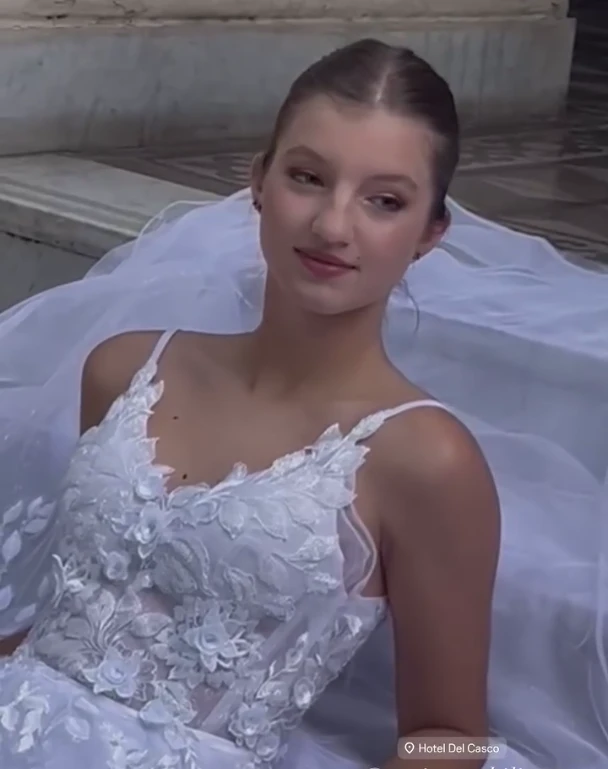 Allegra Cubero con uno de los looks que lució para revista Nubilis: ¿será así el vestido que llevará en su fiesta?