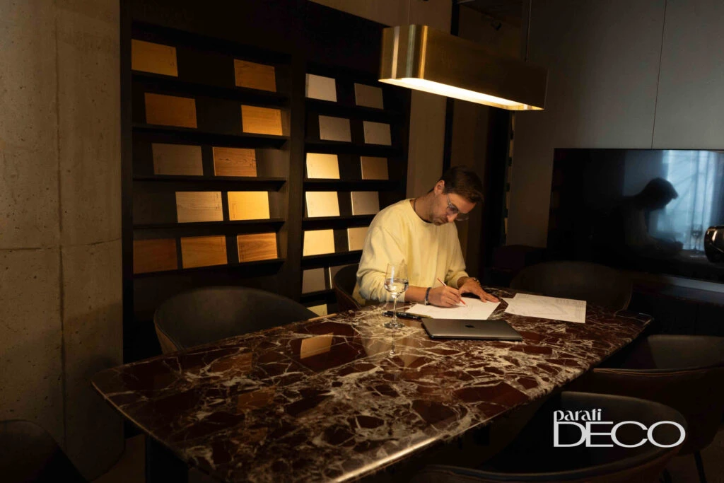 Matías Millet, director creativo de Dwell, firma de amoblamientos para cocinas y vestidores.