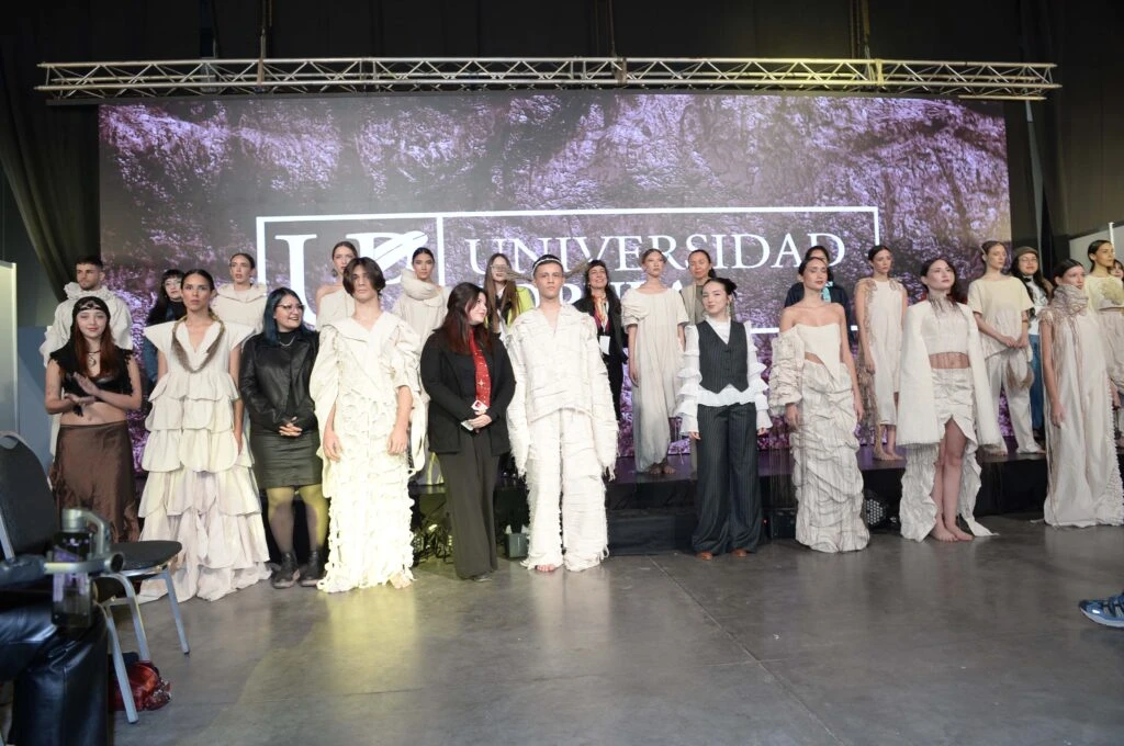 Desfile de Universidad Popular en Puro Diseño Raíces Chaco