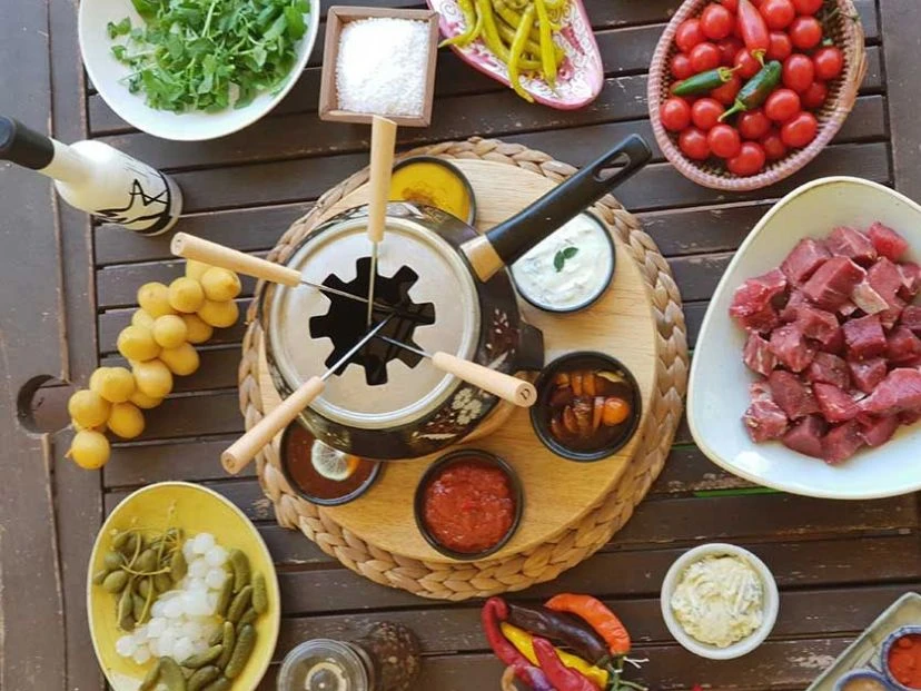 Fondue de carne con vino tinto: receta fácil y perfecta para una noche de invierno