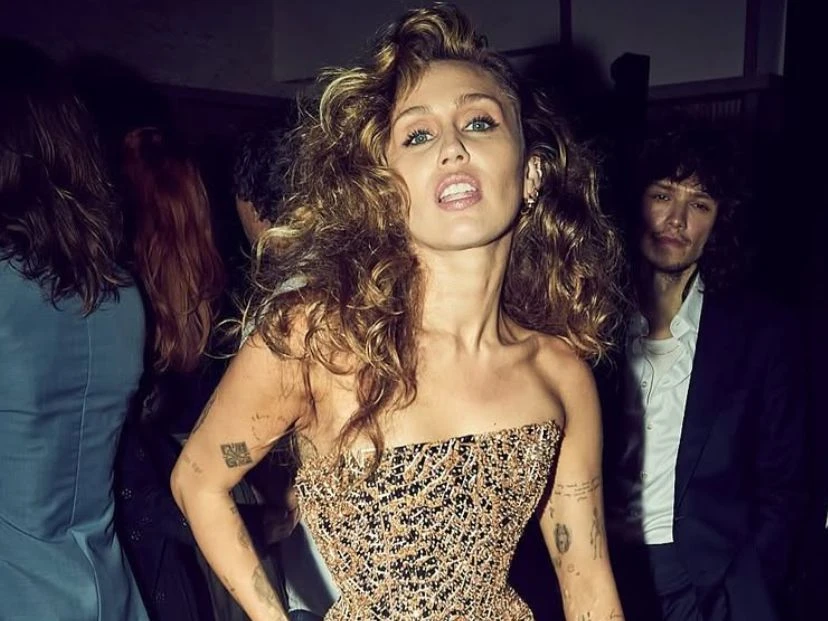 Miley Cyrus sufrió un ataque masivo por un grupo de fans en el estreno de su nueva película