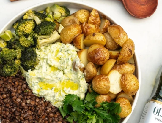 Ensalada tibia de invierno: receta fácil para una comida equilibrada y original