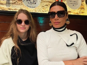 Flor de la V y Bella Goycochea muestran cómo se lleva el blanco este invierno