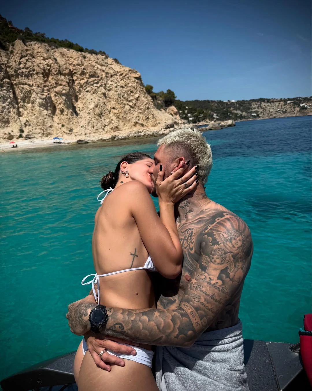 A los besos con Icardi