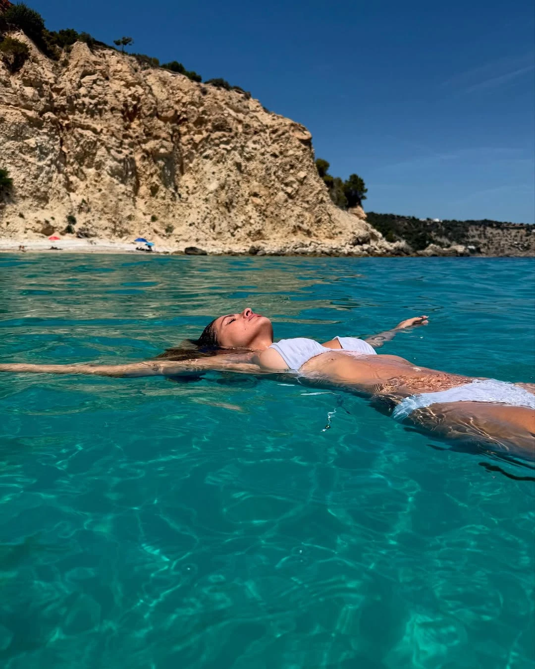 La China disfruta del mar de Ibiza