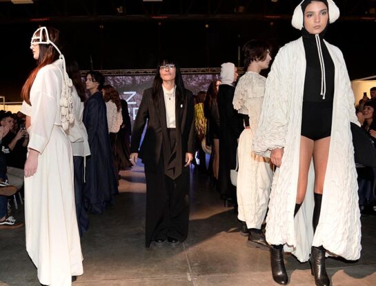 Puro Diseño Raíces: Liza Knezovich, la diseñadora chaqueña que emociona con sus prendas hechas puntada a puntada