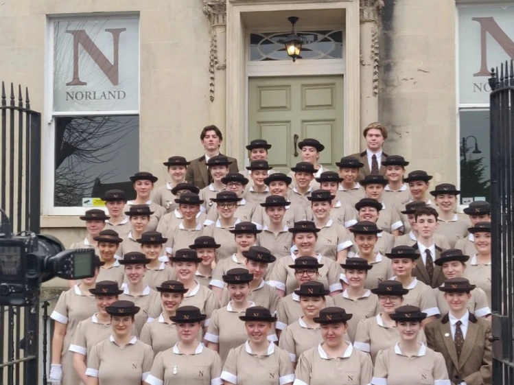 Niñeras con entrenamiento militar: así se preparan en Norland College para cuidar a los hijos de la realeza