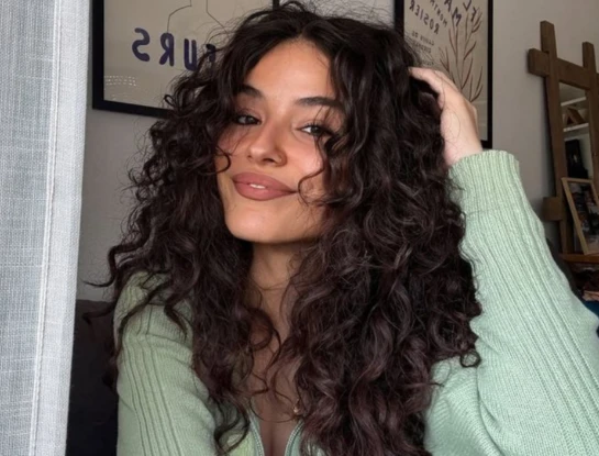 Rulos en invierno: 5 ingredientes imprescindibles para cuidar el pelo y mantenerlo hidratado