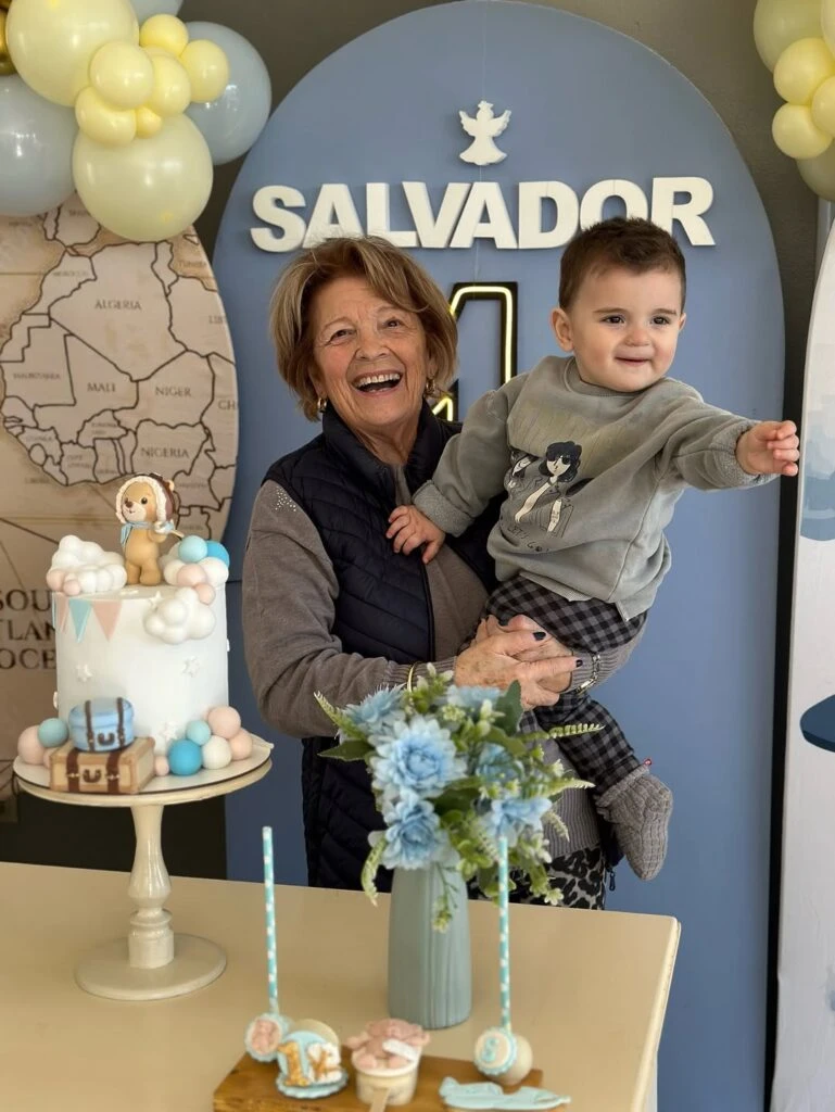 Salvador junto a sus familiares. Foto: IG