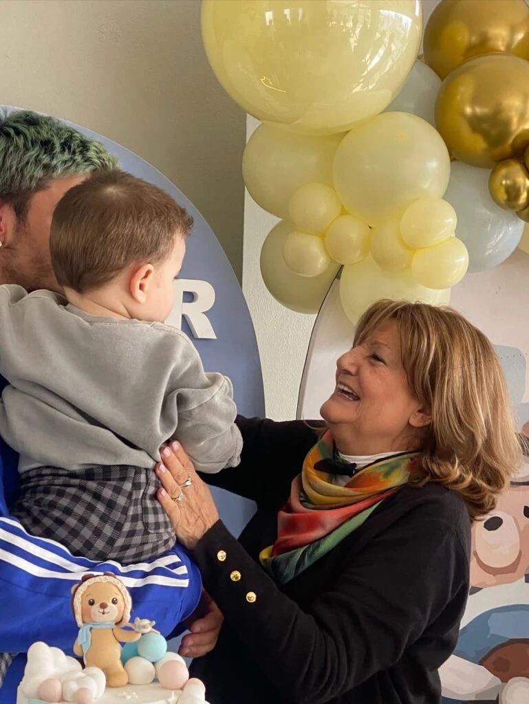 La felicidad de los invitados por el cumpleaños de Salvador. Foto: IG