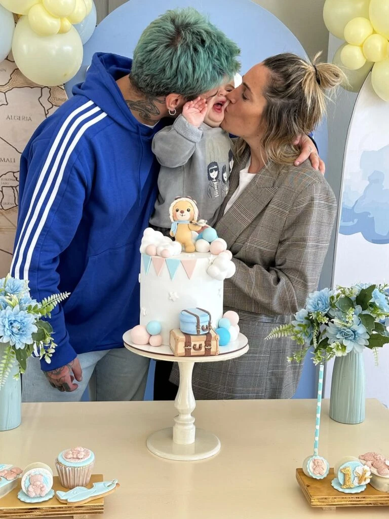 Noe Antonelli junto a su hijo y su pareja. Foto: IG