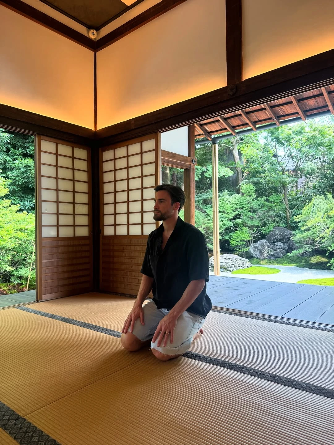 El futbolista disfrutó de su paso por los templos. Fotos: IG.