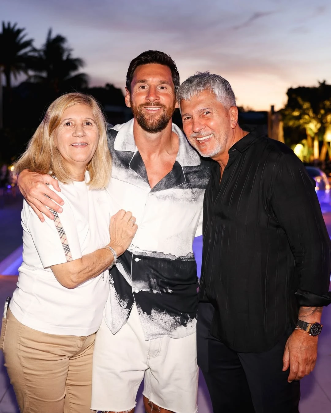 Messi junto a sus papás. Foto: IG