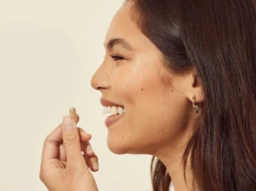 Suplementos para tu piel, pelo y uñas: qué funciona de verdad (y qué no), según una experta