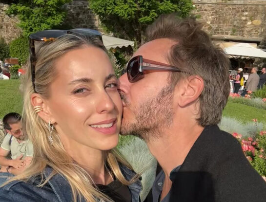 El look glam de Anita Espasandín, la novia de Benjamín Vicuña, para la fiesta temática de Amancio Vicuña