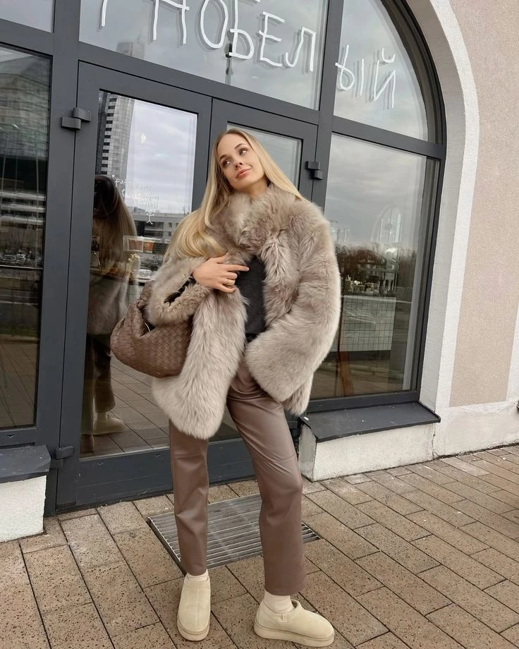 cómo llevar el mocha mousse en tus looks de invierno