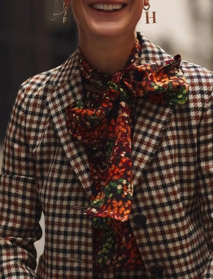 La blusa con lazo es la última tendencia