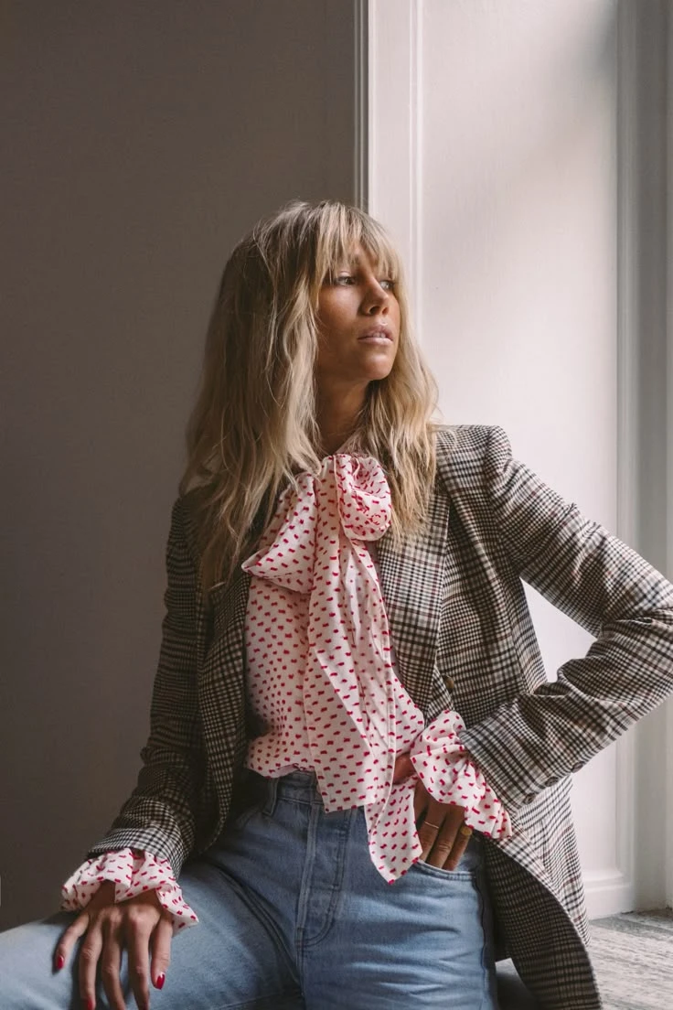 La blusa con lazo es la última tendencia