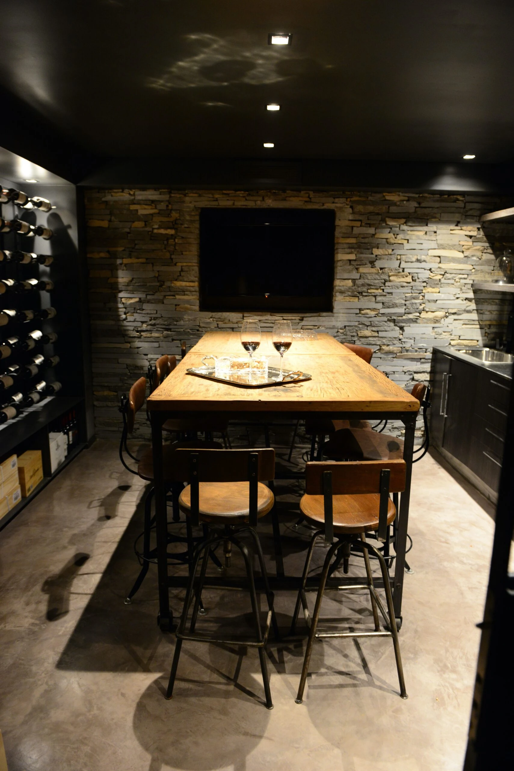 La cava, un rincón de lujo del restaurante de comida armenia y hogareña Harutiun. 