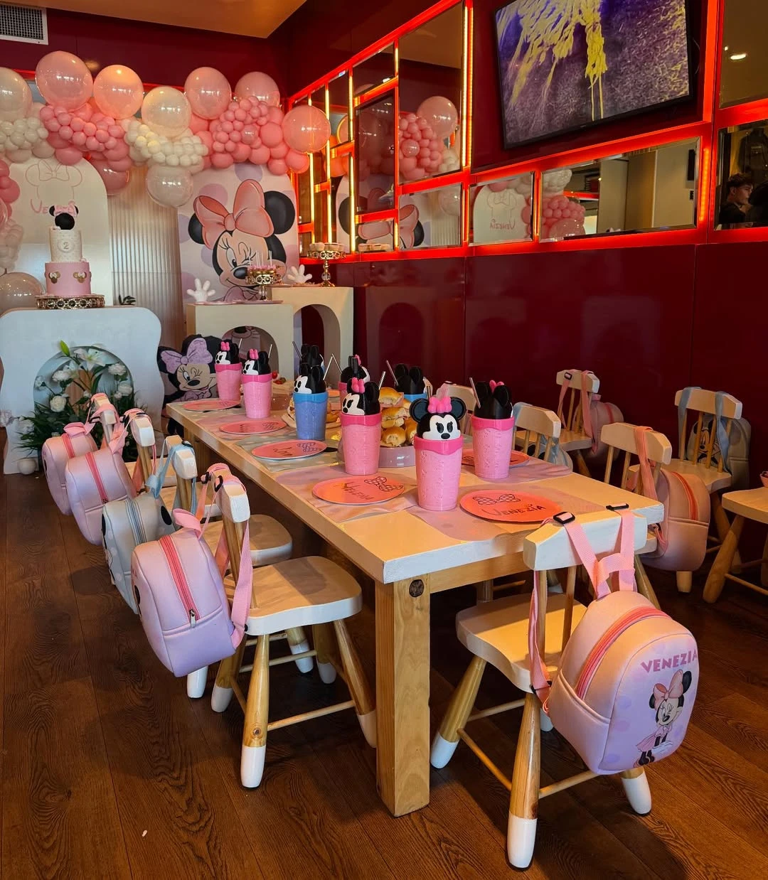 Así fue la fiesta temática de Venezia, la hija de Alex Caniggia y Melody Luz, con la presencia especial de Claudio Paul