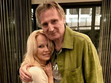 A 15 años de la trágica muerte de Natasha Richardson, Liam Neeson volvió a apostar al amor con Pamela Anderson