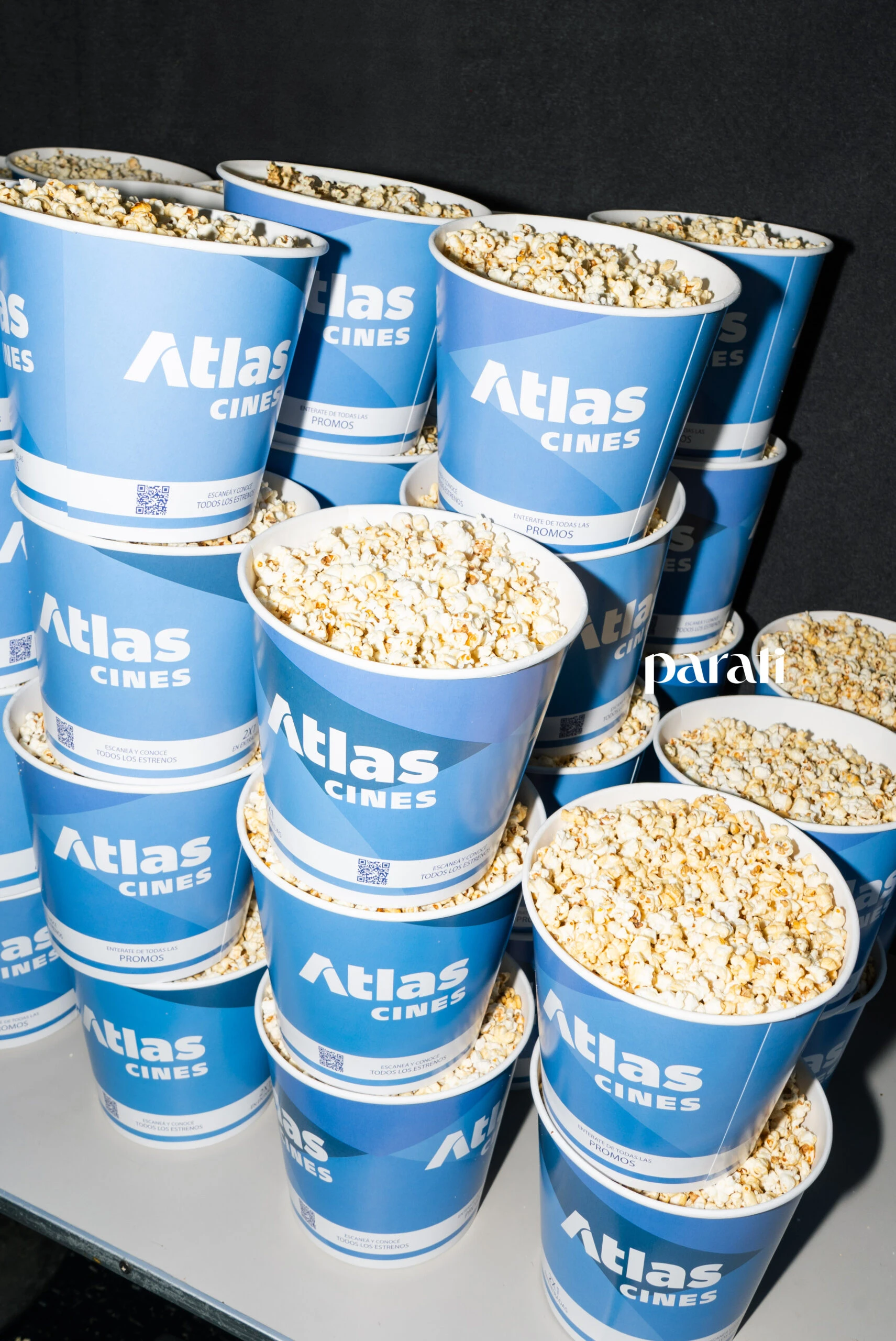 Los presentes disfrutaron la película de Pedro Pascal con pochoclos.