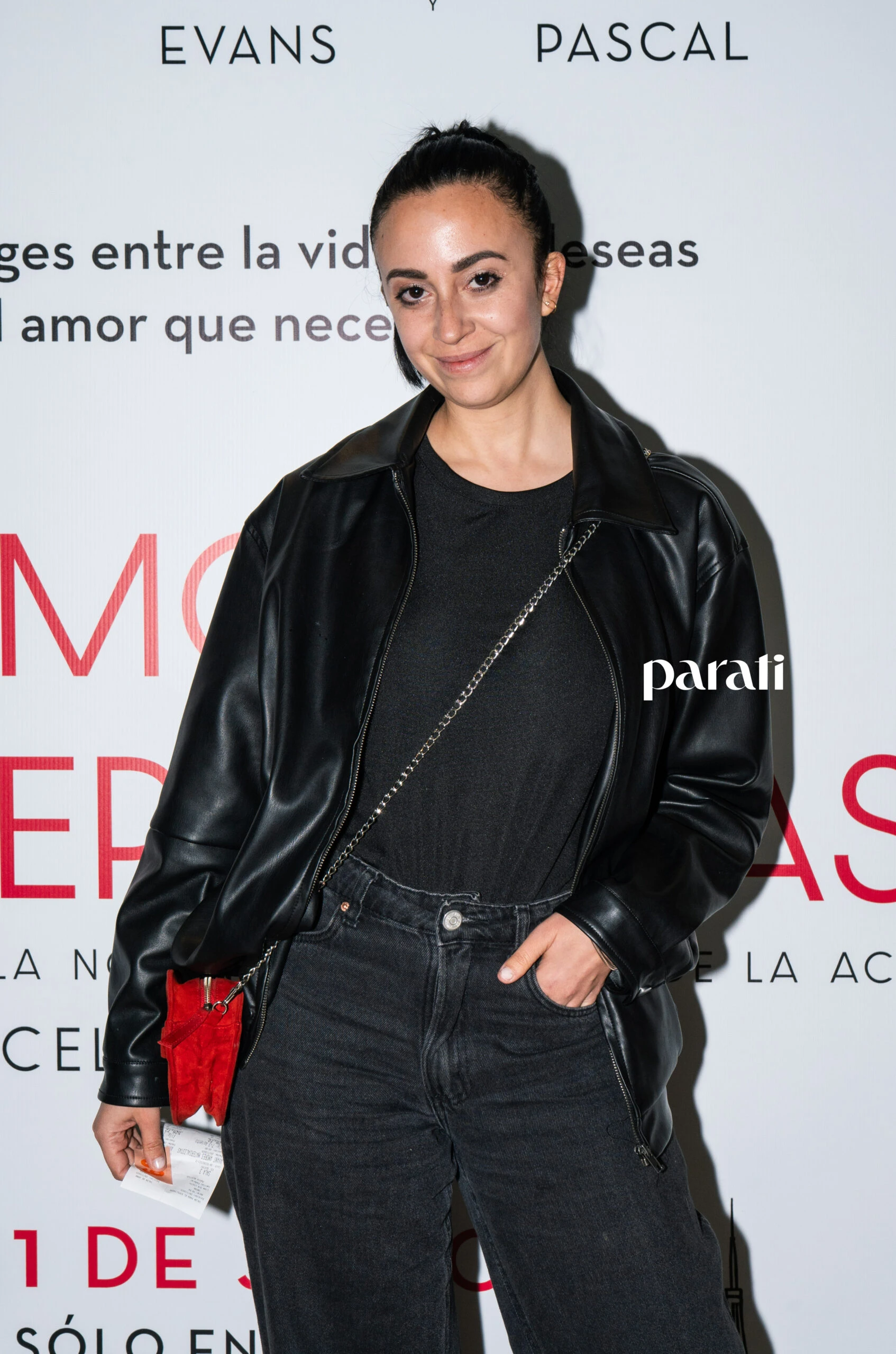 Nai Awada en el estreno de la película protagonizada por Pedro Pascal, Dakota Johnson y Chris Evans.