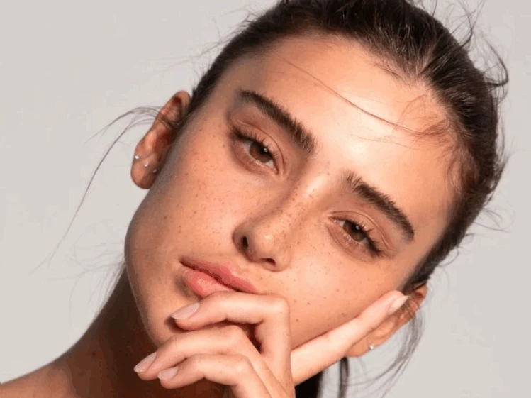 Así se lleva el método cavernícola: ¿es buena idea dejar todos los productos de skincare?