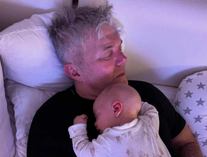 La tierna postal de Fernando Burlando con su nieto Beltrán: "Cargando corazones"