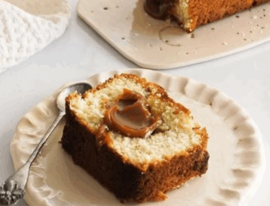 Budín con corazón de dulce de leche: la receta simple y económica del fin de semana