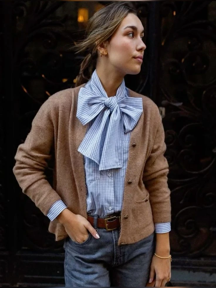 La blusa con lazo es la última tendencia