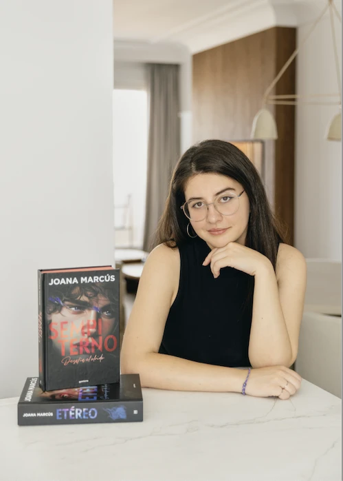 Joana Marcús: "Nadie se hace escritora sin haber pasado por momentos difíciles"