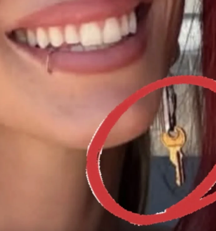 Tini y De Paul están usando la bijou más romántica sellando su amor