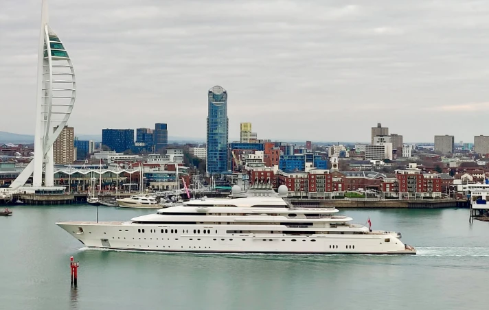 Este es el yate de lujo en el cual vacacionan William y Kate