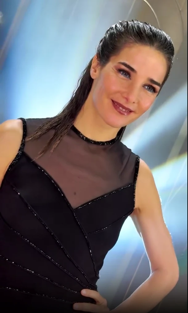 Juana Viale impactó con su look total black en Almorzando con Juana