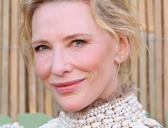 Cate Blanchett sorprendió con un extravagante look que se hizo viral