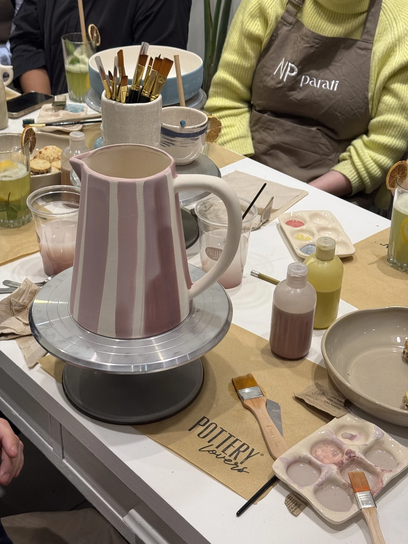 El evento organizado por Atlántida se llevó a cabo en Pottery Lovers, uno de los cafés de Nico Pottery, ubicado en Belgrano.