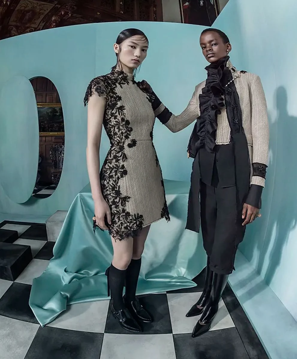 La casa de lujo Dior lanzó su campaña de prêt-à-porter otoño invierno 2025.26, realizada en el interior de la casa histórica de Hatfield en Angleterre.