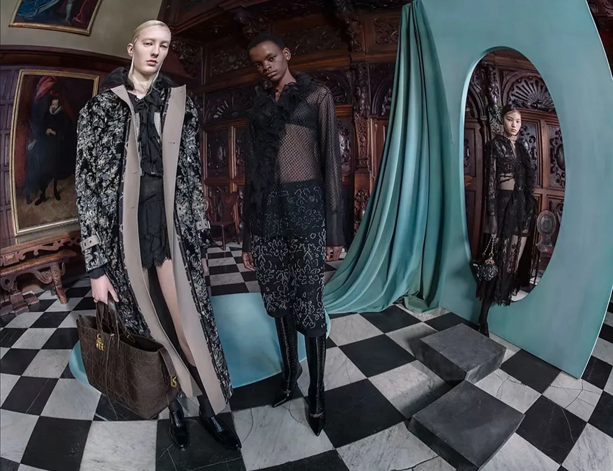 La casa de lujo Dior lanzó su campaña de prêt-à-porter otoño invierno 2025.26, realizada en el interior de la casa histórica de Hatfield en Angleterre.