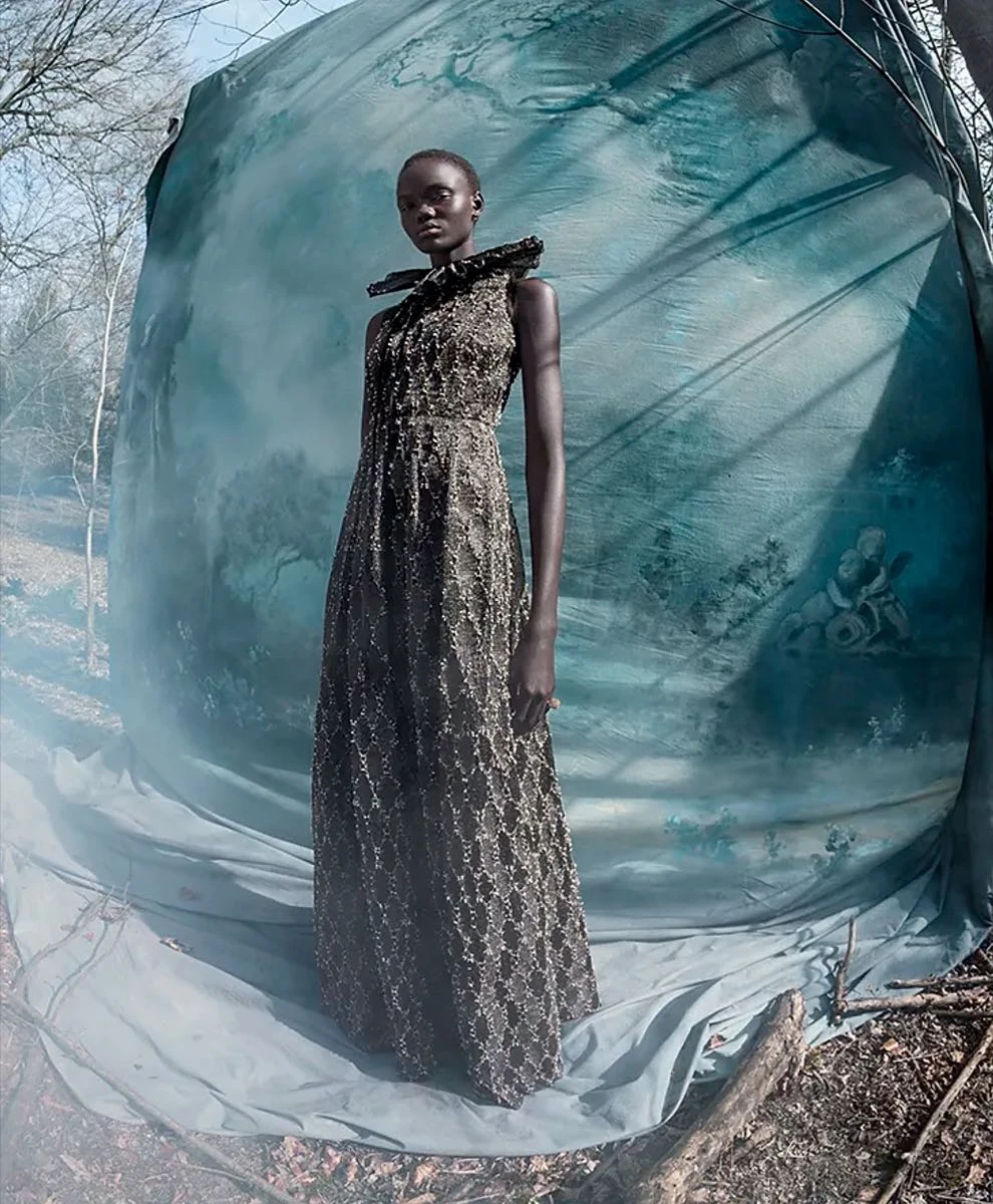 La casa de lujo Dior lanzó su campaña de prêt-à-porter otoño invierno 2025.26, realizada en el interior de la casa histórica de Hatfield en Angleterre.