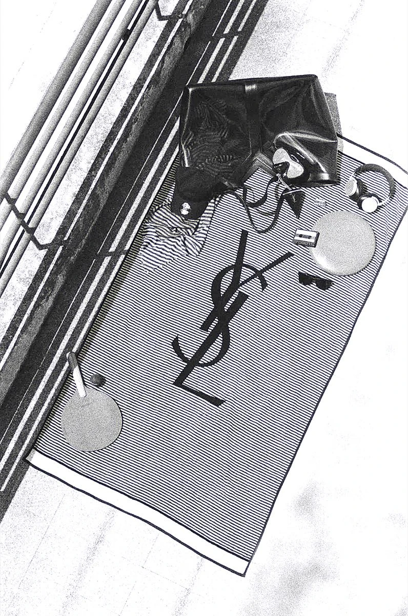 Accesorios para las vacaciones de Saint Laurent