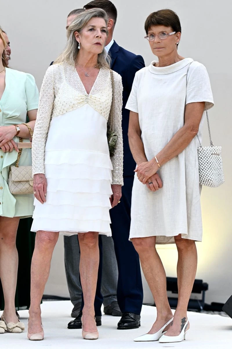 Las hermanas optaron por el color blanco