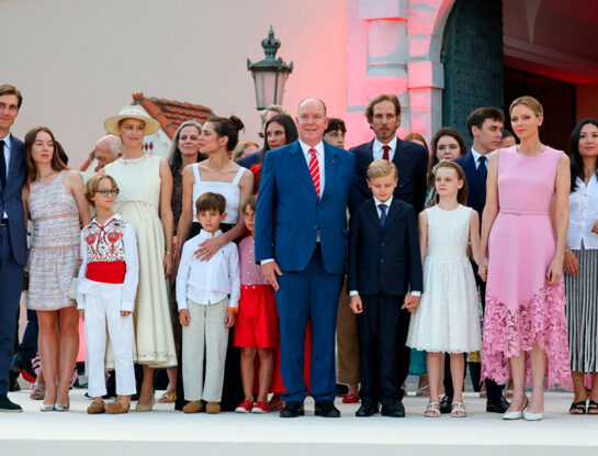 Vidriera: De Charlotte Casiraghi a Beatrice Borromeo, todos los looks de las Grimaldi por los 20 años de Alberto