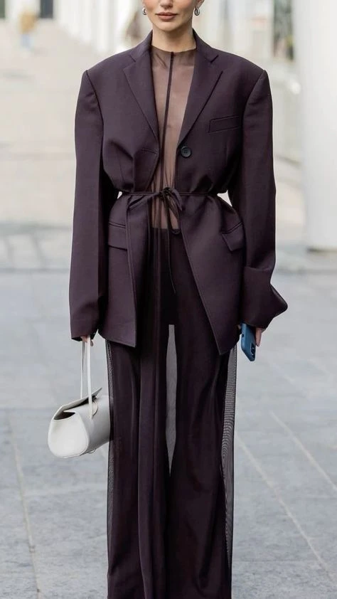 Guía de estilo transparencias, el detalle retro para potenciar tus looks de invierno