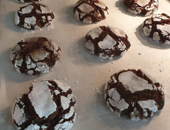 Masitas de chocolate craqueladas: la receta simple y deliciosa de Osvaldo Gross para la merienda