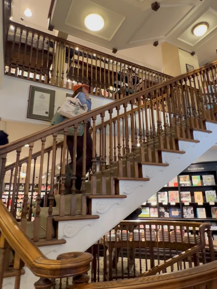 Natalia Oreiro llevó un look boho chic para pasear por Londres