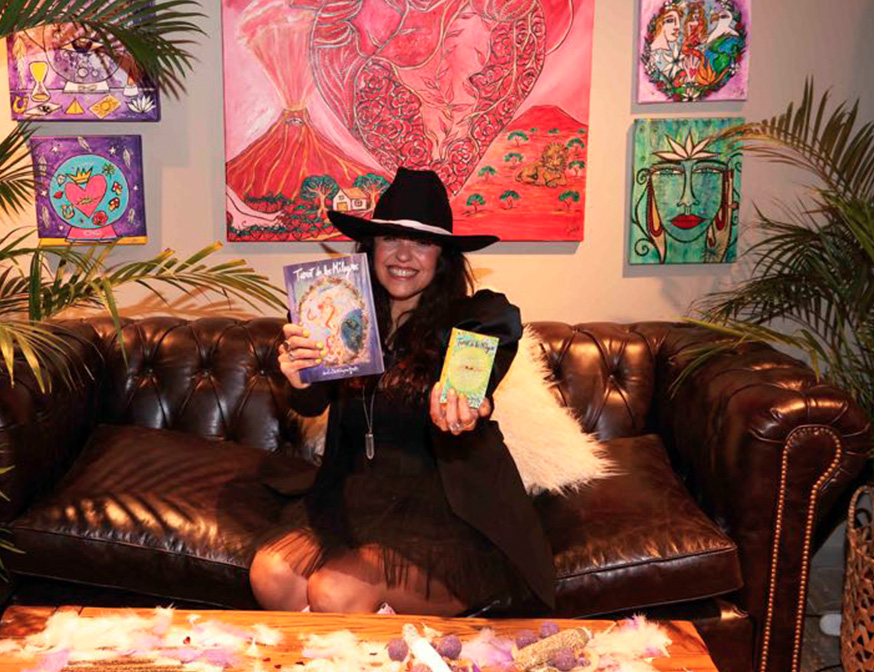 Las fotos del lanzamiento del libro y mazo ilustrado de María Baylac